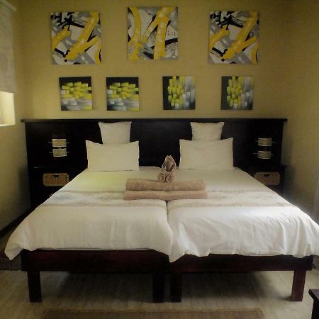 Uzuri Guesthouse Cc Windhoek Ngoại thất bức ảnh