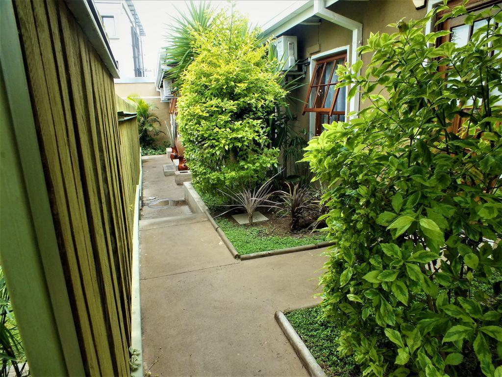 Uzuri Guesthouse Cc Windhoek Ngoại thất bức ảnh