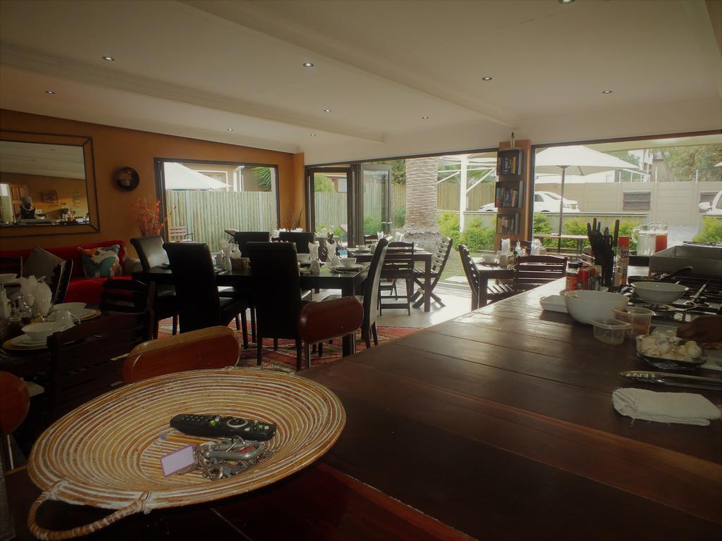 Uzuri Guesthouse Cc Windhoek Ngoại thất bức ảnh