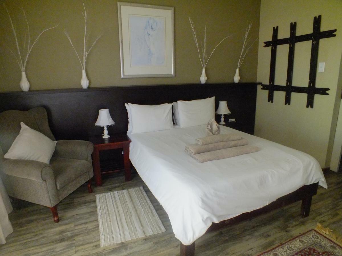 Uzuri Guesthouse Cc Windhoek Ngoại thất bức ảnh